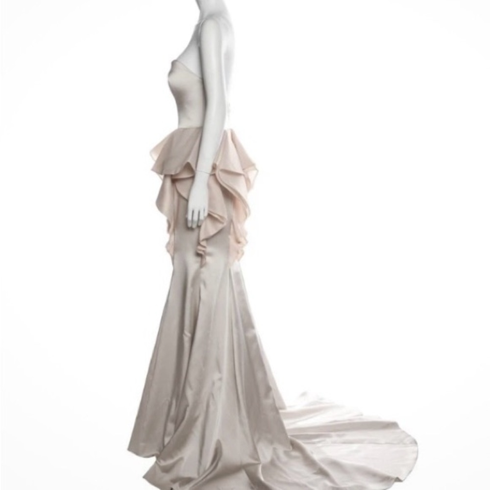 John Paul Ataker gown - Picture 2 of 3